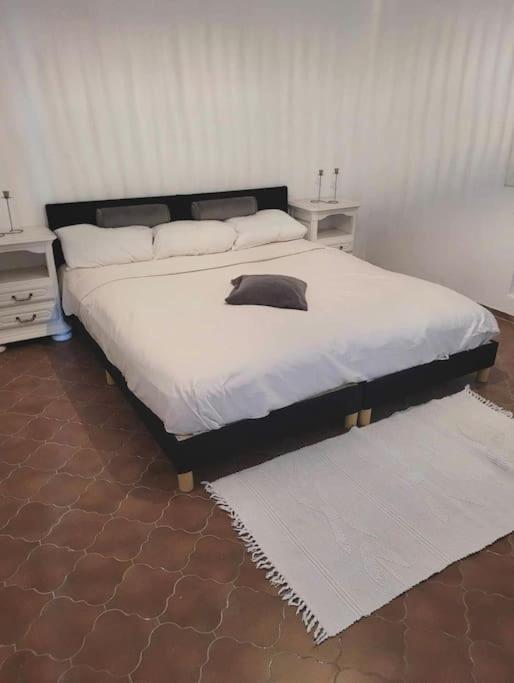 Appartement Proche Aeroport Marseille Marignane - Studio Confortable - Logement Ideal - Hebergement Tout Equipe Rognac Exterior photo
